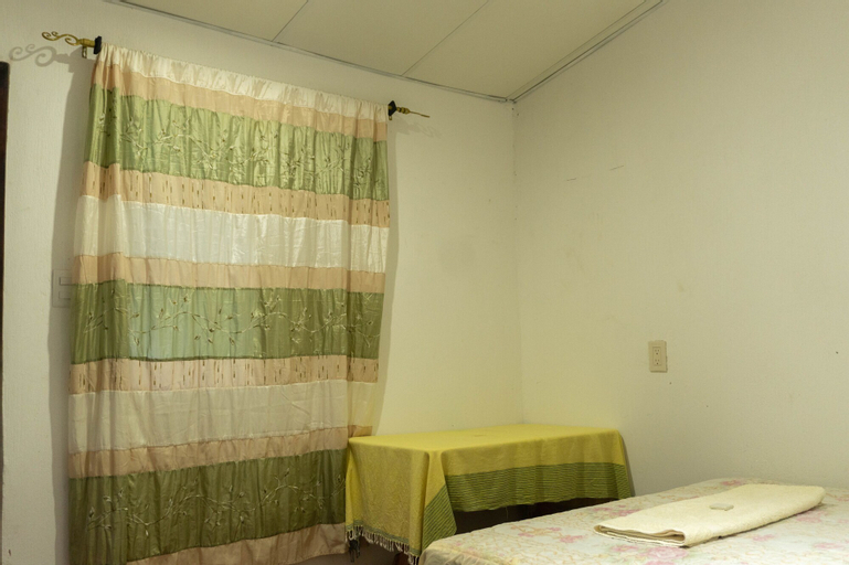 Bedroom 3, Posada Woochooch, San Juan La Laguna