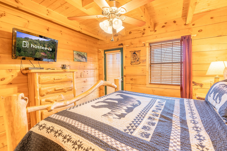 Bedroom 2, Bearway to Heaven #2, Sevier
