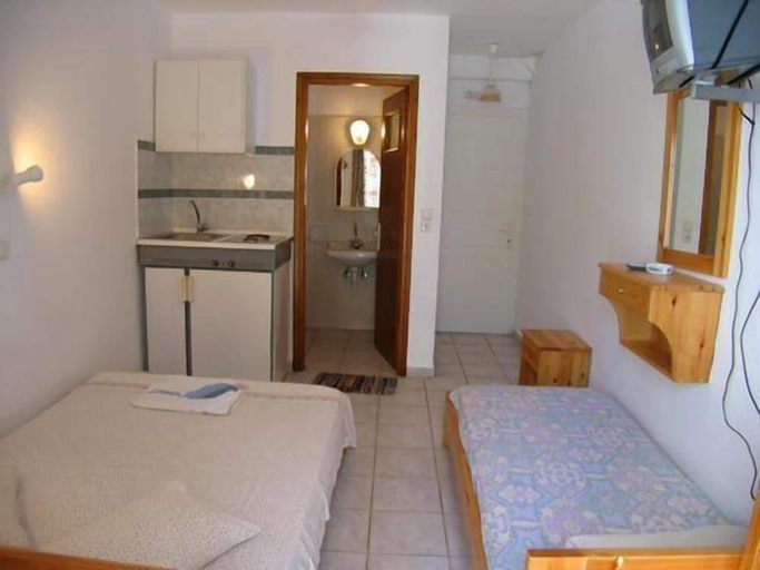 Bedroom 3, Studios Simos, South Aegean