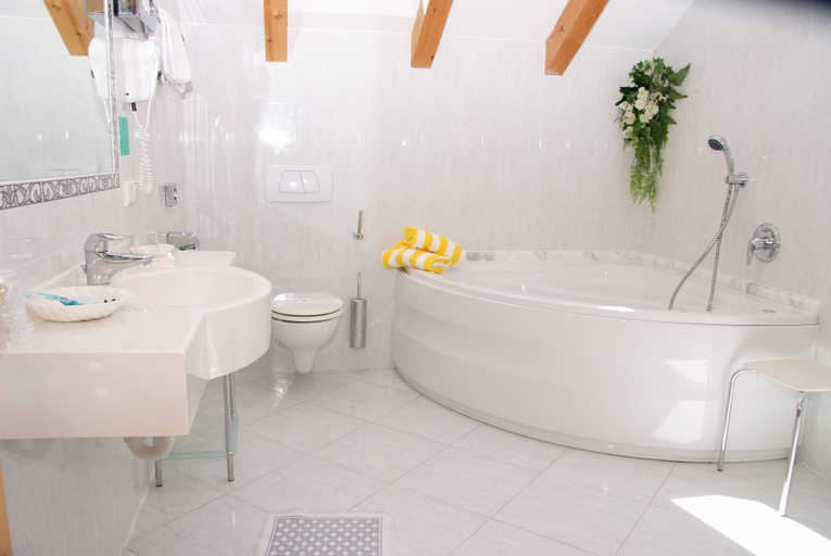 Bathroom 4, Seehotel Sparer, Bolzano