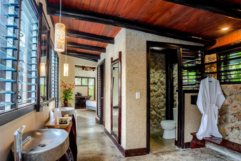 Bathroom 5, Savasi Island Resort, Cakaudrove