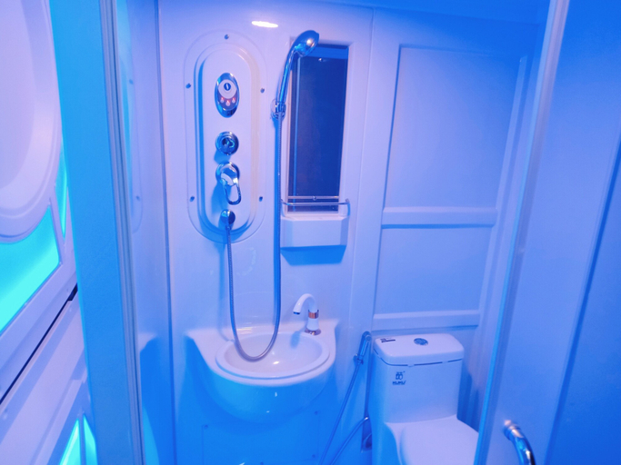Bathroom 4, 8 Hostel at Quiapo, Manila City