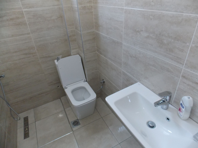 Bathroom 4, Hotel Freskia, Sarandës