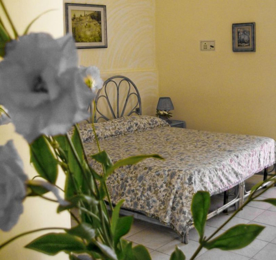 Bedroom 3, Hotel Il Nespolo, Napoli