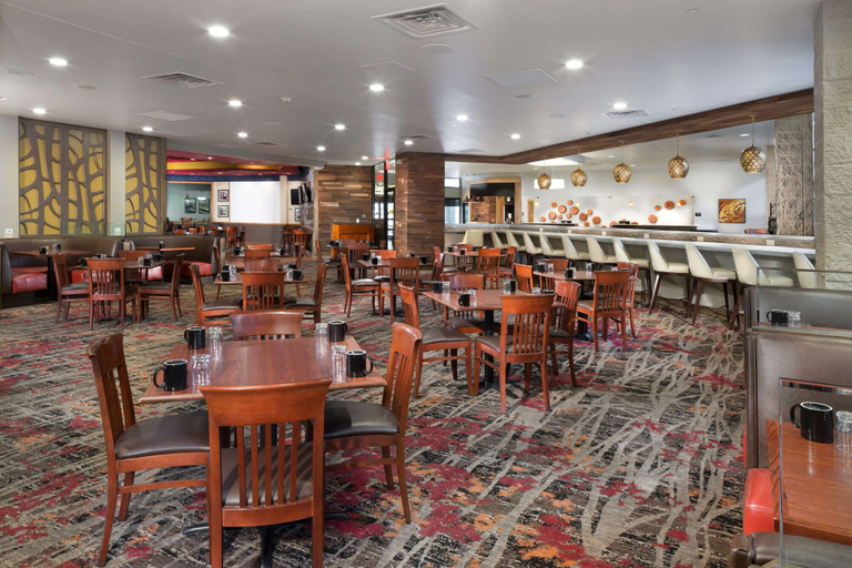 Food & Drinks 5, DoubleTree by Hilton Hotel Lawrence, Douglas