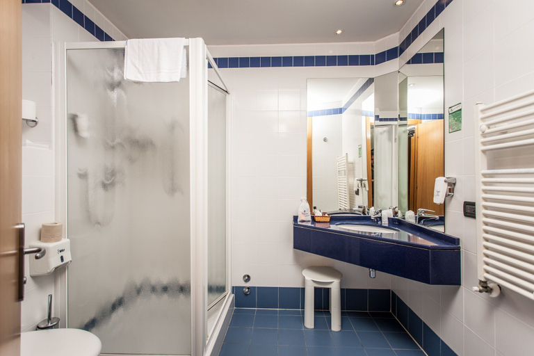 Bathroom 5, Hotel Mastai, Ancona