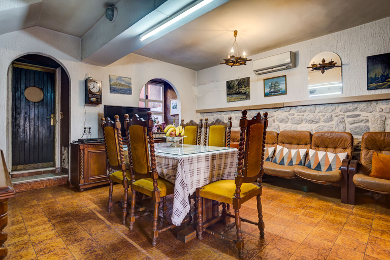 Food & Drinks, Villa Donkovic