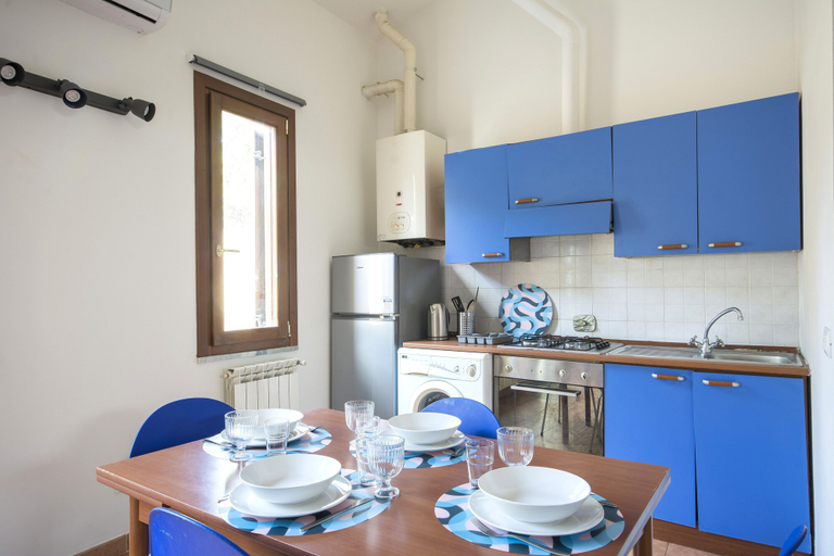 Others 3, JOIVY Blue Terraced House, Pisa