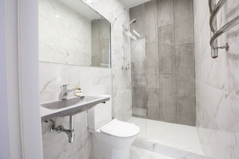 Bathroom 4, Kulikovskiy Hotel, Kharkivs'ka