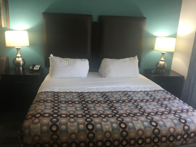 Bedroom 5, Days Inn by Wyndham Alva, Woods