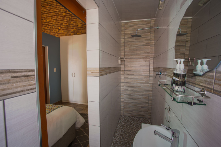 Bathroom, Rudman Townhouses, Ekurhuleni