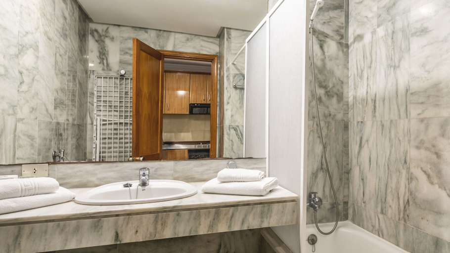 Bathroom, Apartamentos Be Smart Florida Plaza, Santa Cruz de Tenerife