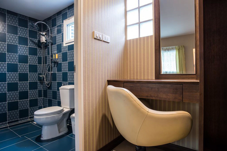 Bathroom 4, Sunday J Resort & Restaurant, Muang Chon Buri