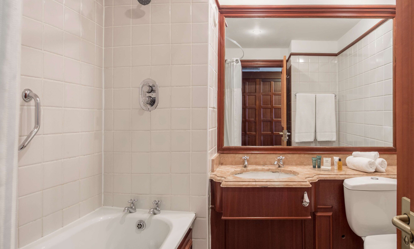 Bathroom 4, Hilton East Midlands Airport, Leicestershire