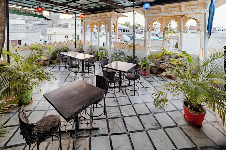 Food & Drinks 5, Janak Niwas, Udaipur