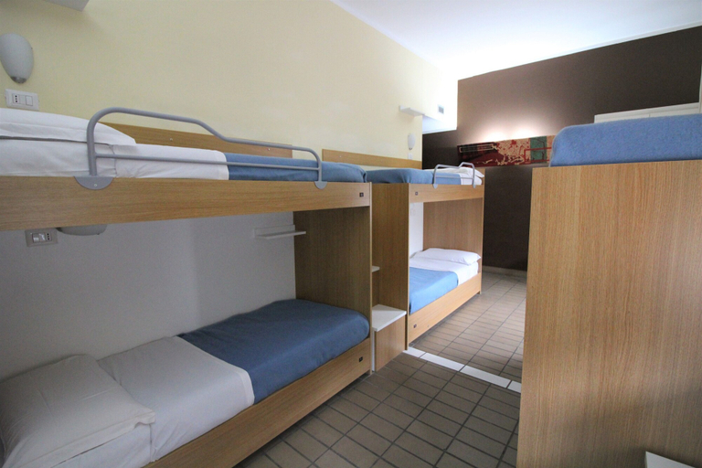 Bedroom 2, New Generation Hostel Tirana Center, Tiranës