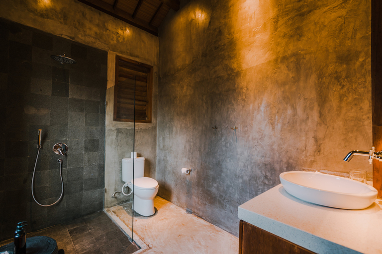 Bathroom 13