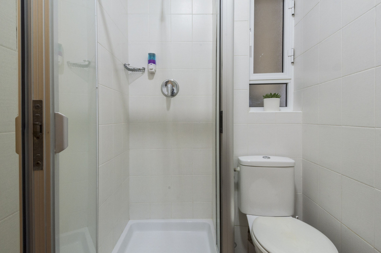 Bathroom 5, Blubay Apartments by ST Hotels