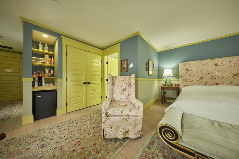 Bedroom 3, The Red Lion Inn, Berkshire