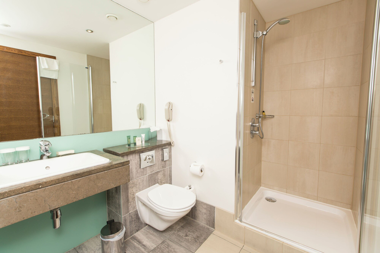 Bathroom 5, Hilton London Canary Wharf, London