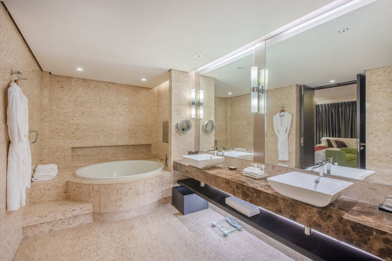 Bathroom 5, Holiday Inn NANTONG OASIS INTERNATIONAL by IHG, Nantong
