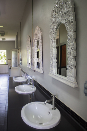 Bathroom 4, Heuan Pak Dee Hostel at Gallery, Muang Chiang Mai