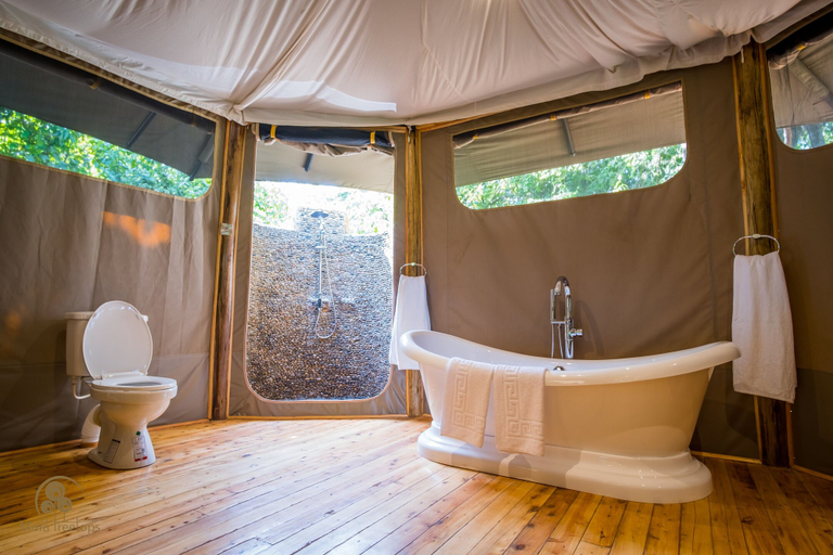 Bathroom, Mara Treetops Luxury Camp, Narok West