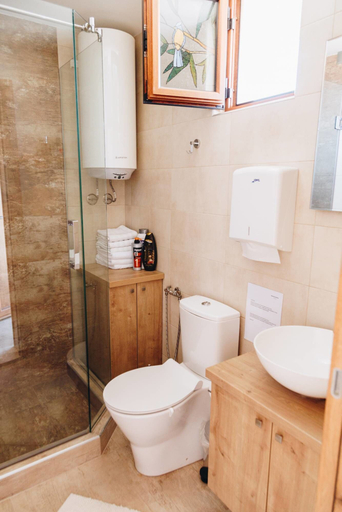 Bathroom 3, Apartments Aerodrom