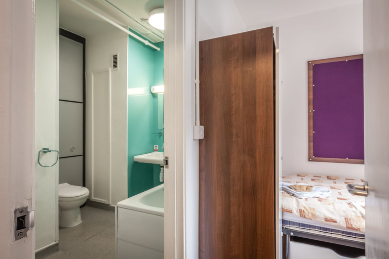 Bathroom 3, LSE Carr-Saunders Hall - Campus Accommodation, London