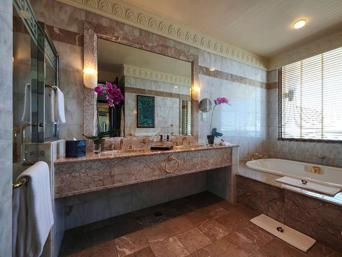Bathroom 5, The Empire Brunei, Bandar Seri Begawan
