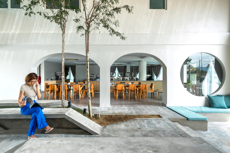 Exterior & Views 18