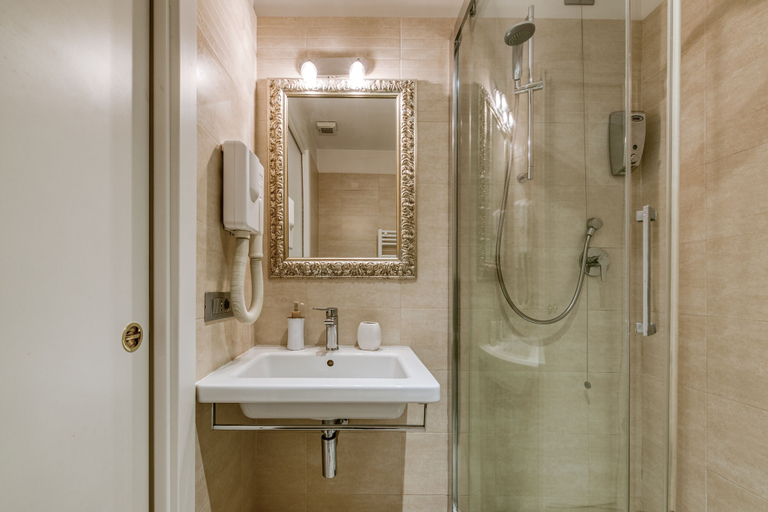 Bathroom 5, Catone Vatican Suites, Rome