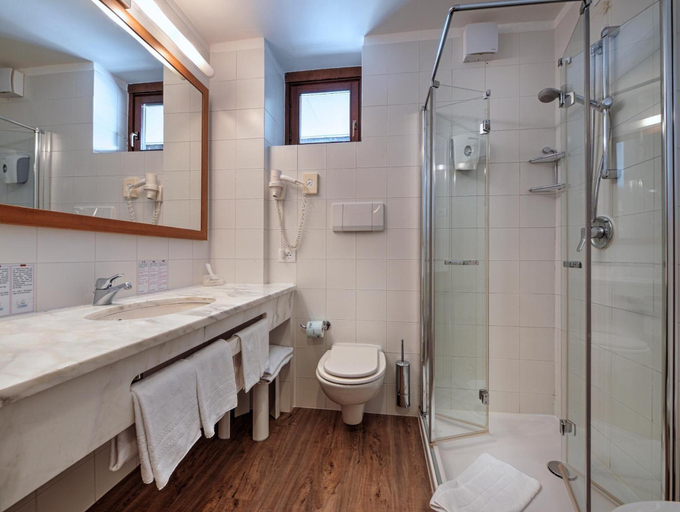 Bathroom 5, Luna Wellness Hotel, Trento