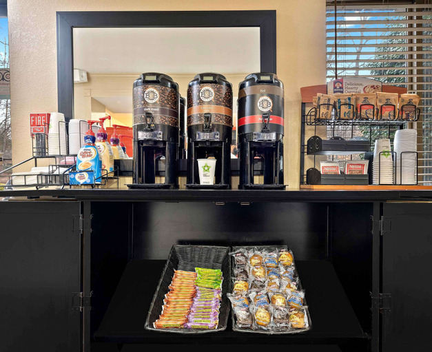 Food & Drinks 5, Extended Stay America Suites Chesapeake Crossways Blvd, Chesapeake
