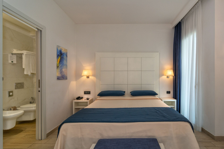 Bedroom 4, Hotel Central Park, Lucca