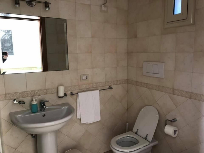 Bathroom 5, B&B Resort Signorile, Bari
