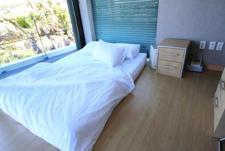 Bedroom 2, Equinoxe de Geumneung, Jeju