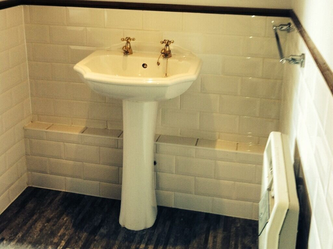 Bathroom 5, The Charlton Inn, Dorset