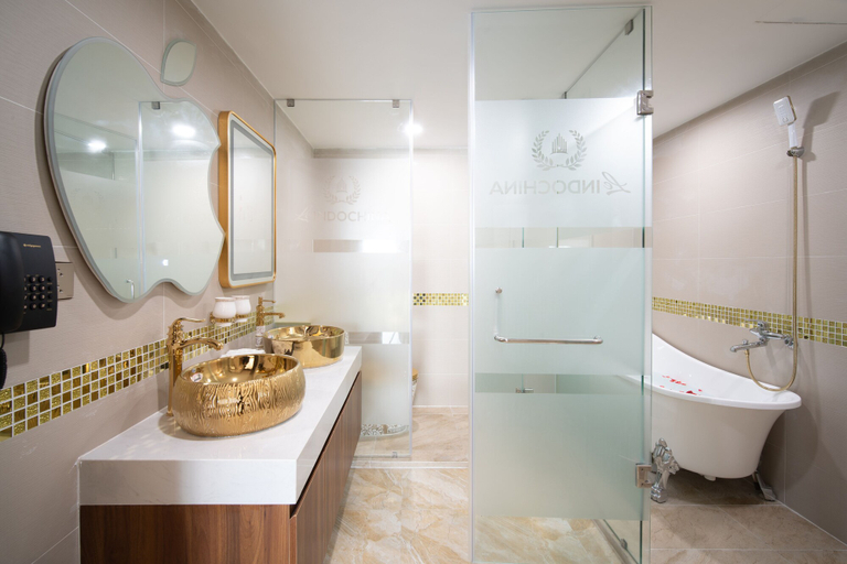 Bathroom 4, Me Q Beach Hotel & Apartment, Da Nang
