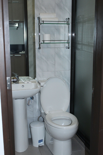 Bathroom 4, Anahaw Studio Suites, Malay