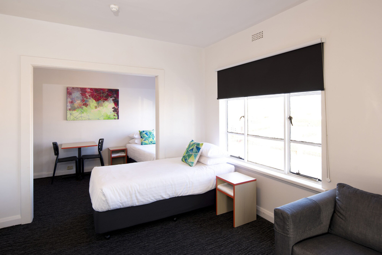 Bedroom 2, Mowbray Hotel, Launceston - Pt B