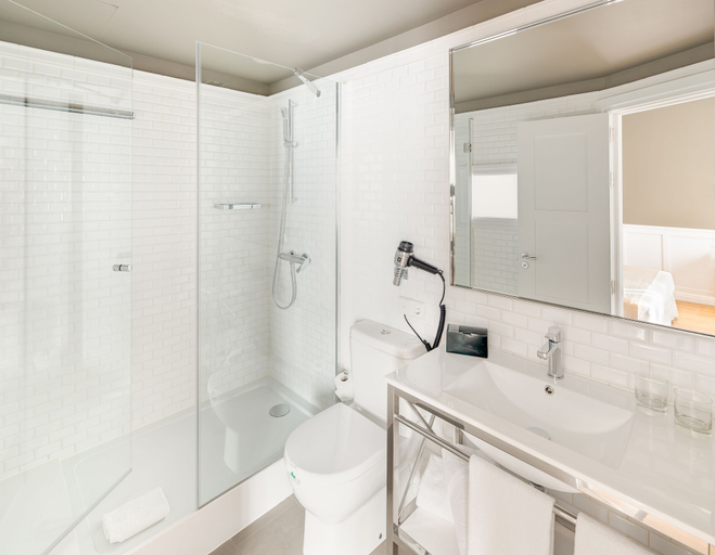 Bathroom 5, Hotel Granvia, Barcelona