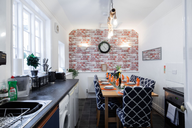 Others 5, 6 Bedroom City Centre Townhouse, Kent