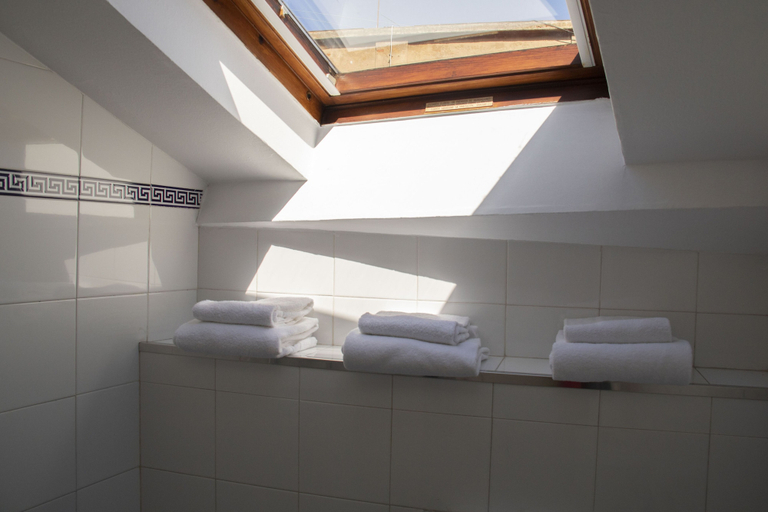 Bedroom 3, Alda Miramar Rooms, Asturias