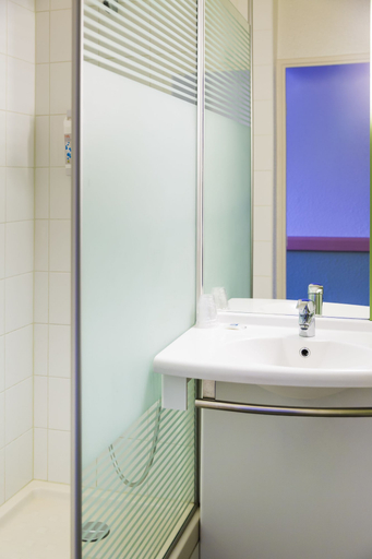Bathroom 5, ibis budget Toulouse Centre Gare, Haute-Garonne