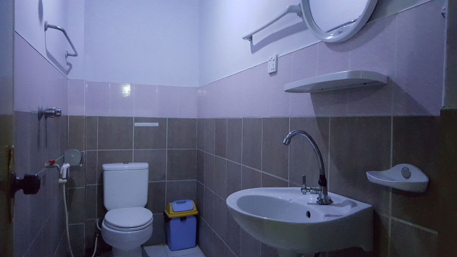 Bathroom 4, Red Dragon Hotel Hsipaw, Kyaukme