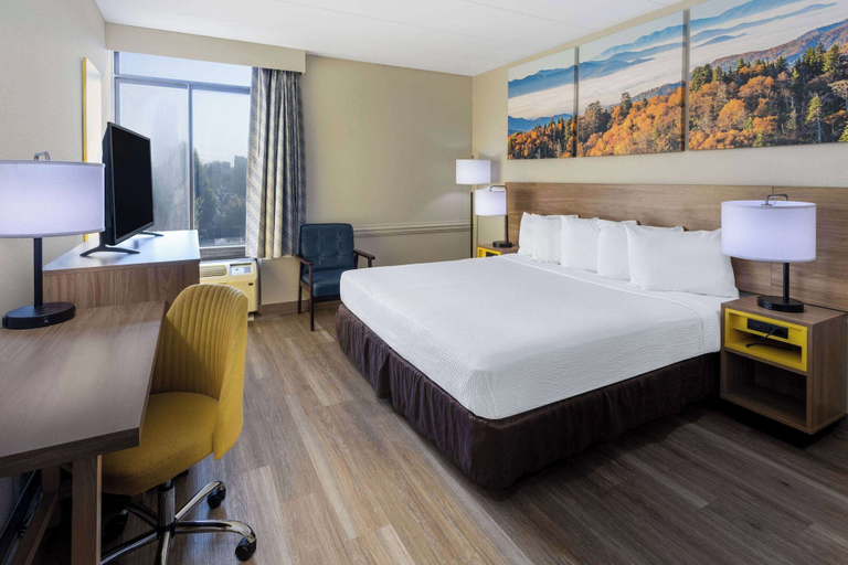 Bedroom 3, Days Inn by Wyndham Winchester, Frederick