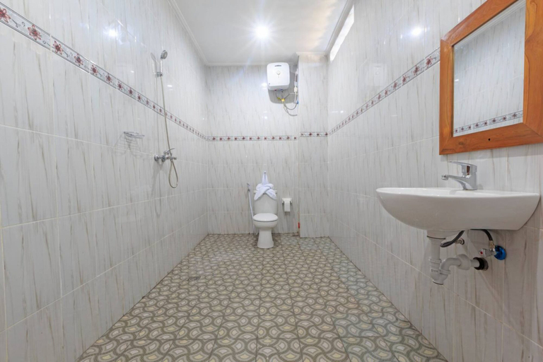 Bathroom, Krisnayogi Homestay, Badung