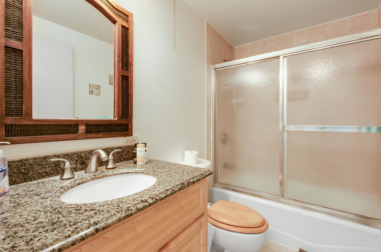 Bathroom 4, Kona Plaza#220, Hawaii