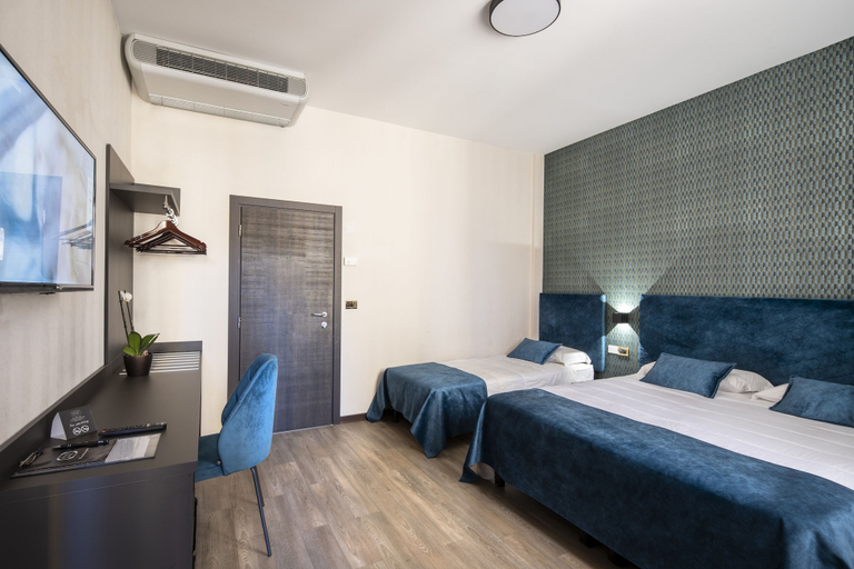 Bedroom 3, Hotel Astoria, Bologna